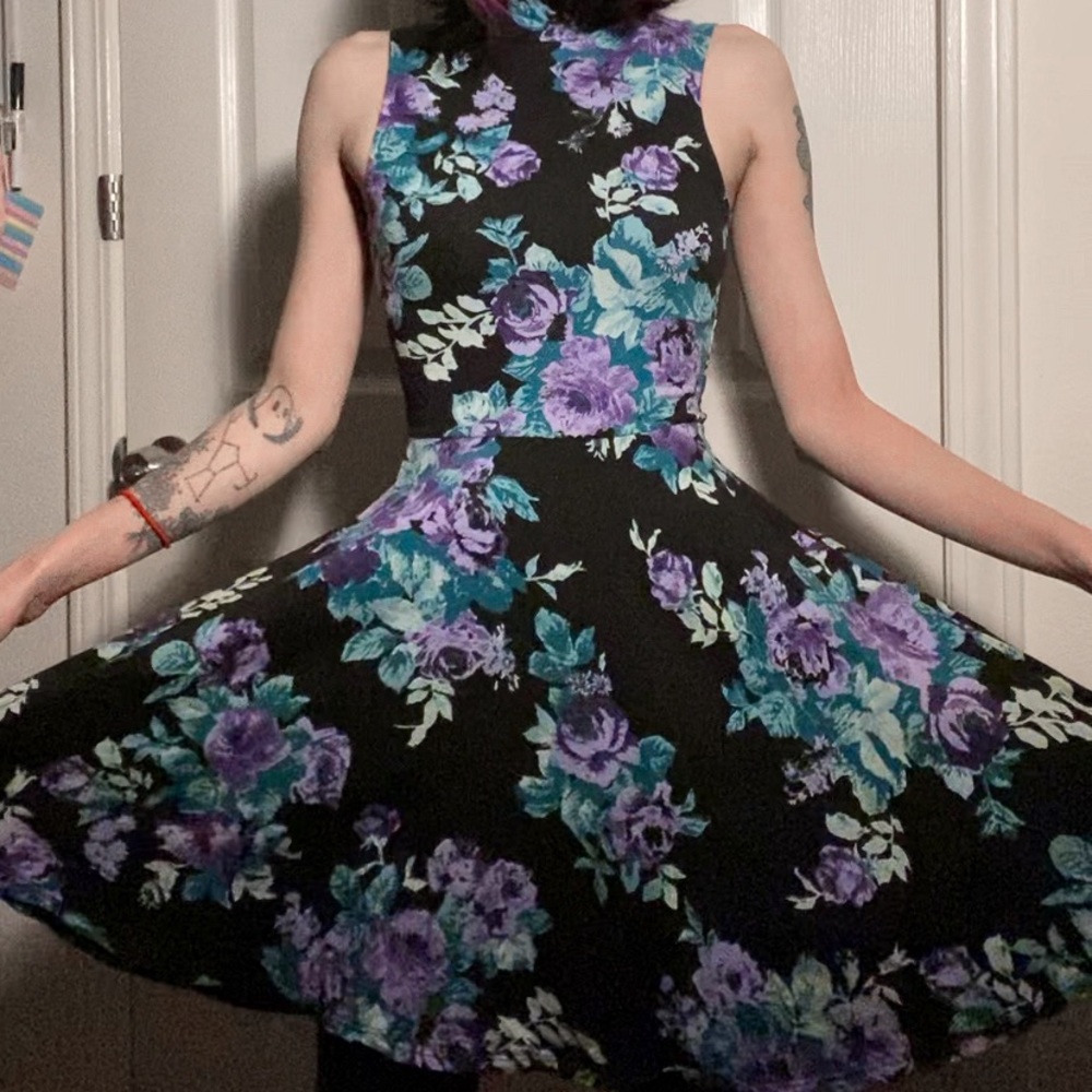 URBAN OUTFITTERS / floral skater dress